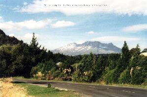 foto-nz-volcano.jpg (21177 bytes)